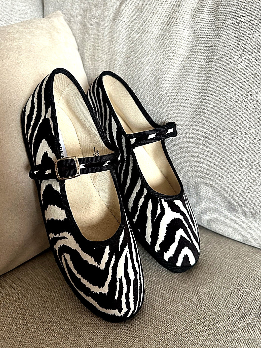 Mary Jane “Masai Mara” – Handcrafted Velvet Friulane